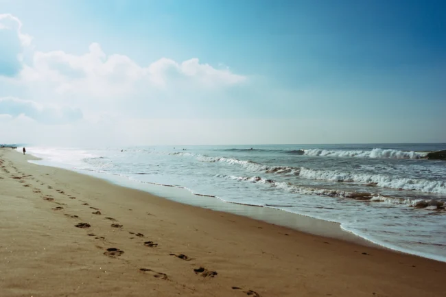 plastic_-_maintenance_-_sea-beach-footprint-steps