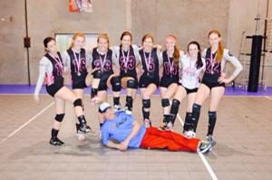 10172869_10152156836954032_9099190694490201340_n a female high school volleyball team posing along with the coach, volleyball uniforms solution